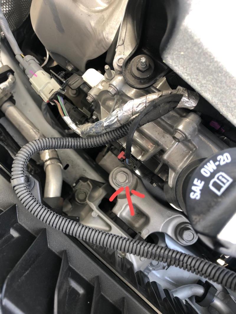 凯迪拉克xt5帮忙看下擦车发现发动机舱里的螺丝是不是被拧动过新车两